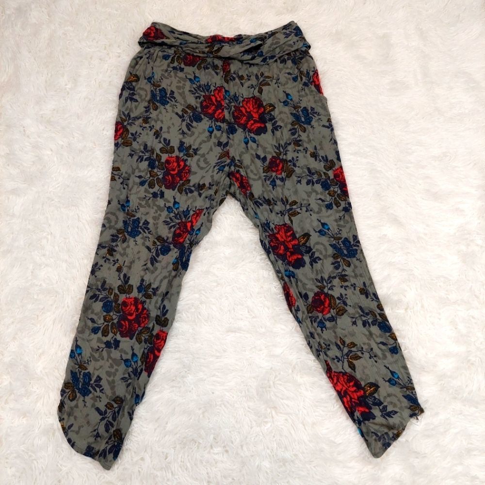 🔥3/$15 FREE PEOPLE FLORAL PRINT HAREM PANTS SIZE SMALL